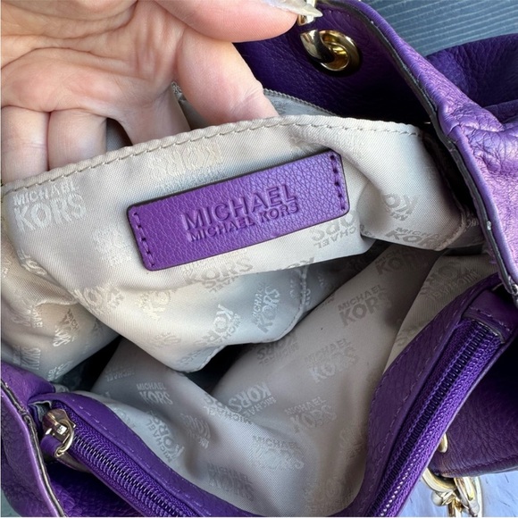 Michael Kors Purple Leather Shoulder
Bag with Gold Hardware Bedford - Picture 11 of 11